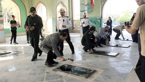 تصاویر/ مراسم غبارروبی قبور مطهر شهدا اهرم بمناسبت هفته تربیت بدنی و ورزش