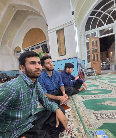 تصاویر/ قرائت دعای توسل طلاب مدرسه علمیه آیت‌الله مدنی کاشانی(ره)