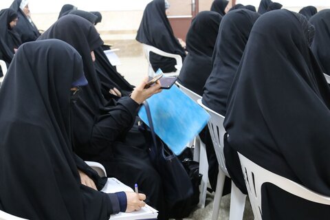 تصاویر/ برگزاری درس خارج در حوزه علمیه خواهران استان بوشهر