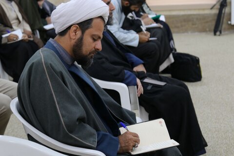 تصاویر/ برگزاری درس خارج در حوزه علمیه خواهران استان بوشهر