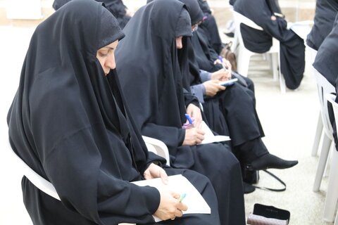 تصاویر/ برگزاری درس خارج در حوزه علمیه خواهران استان بوشهر