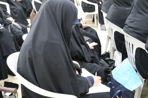 تصاویر/ برگزاری درس خارج در حوزه علمیه خواهران استان بوشهر