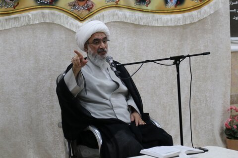 تصاویر/ برگزاری درس خارج در حوزه علمیه خواهران استان بوشهر