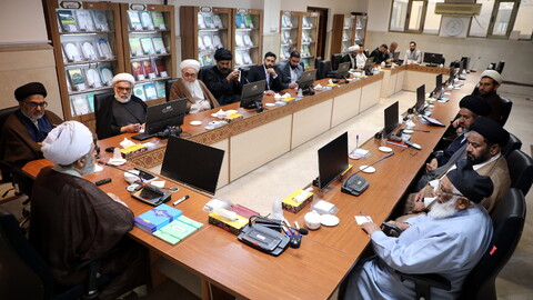 تصاویر/دیدار جمعی از میهمانان خارجی کنگره آیت الله میرزای نائینی با معاونین آموزش و تهزیب