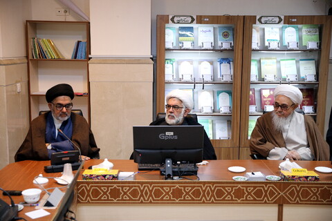 تصاویر/دیدار جمعی از میهمانان خارجی کنگره آیت الله میرزای نائینی با معاونین آموزش و تهزیب