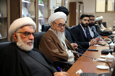 تصاویر/دیدار جمعی از میهمانان خارجی کنگره آیت الله میرزای نائینی با معاونین آموزش و تهزیب