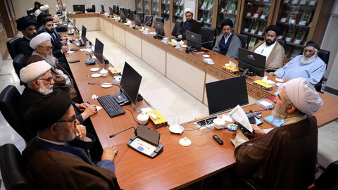 تصاویر/دیدار جمعی از میهمانان خارجی کنگره آیت الله میرزای نائینی با معاونین آموزش و تهزیب