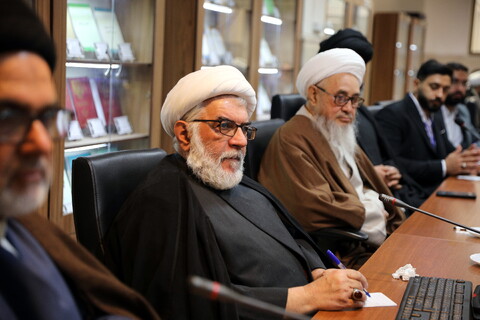 تصاویر/دیدار جمعی از میهمانان خارجی کنگره آیت الله میرزای نائینی با معاونین آموزش و تهزیب