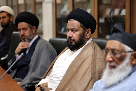 تصاویر/دیدار جمعی از میهمانان خارجی کنگره آیت الله میرزای نائینی با معاونین آموزش و تهزیب