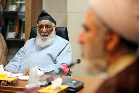 تصاویر/دیدار جمعی از میهمانان خارجی کنگره آیت الله میرزای نائینی با معاونین آموزش و تهزیب