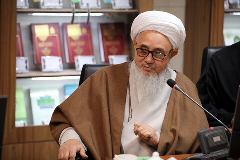 تصاویر/دیدار جمعی از میهمانان خارجی کنگره آیت الله میرزای نائینی با معاونین آموزش و تهزیب