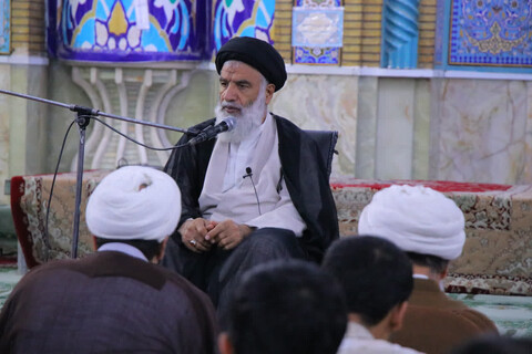 تصاویر/درس اخلاق به کلام نماینده ولی فقیه در خوزستان در مدرسه علمیه امام خمینی(ره) شهرستان اهواز برگزار شد