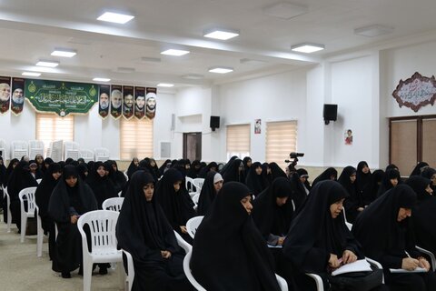 تصاویر/ جلسه درس اخلاق در مدرسه علمیه معصومیه (س) بوشهر