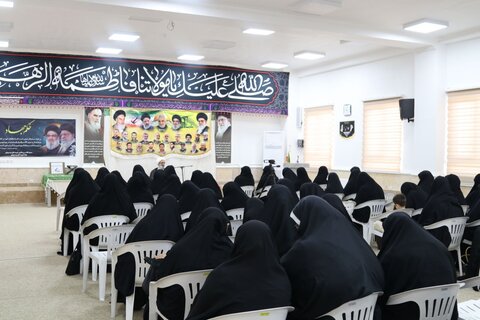 تصاویر/ جلسه درس اخلاق در مدرسه علمیه معصومیه (س) بوشهر