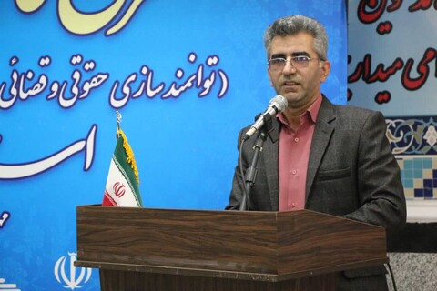 تصاویر/ آیین طرح «قاضی در مدرسه» به‌صورت متمرکز استانی در سمنان