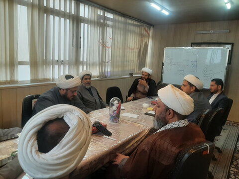 تصاویر/ نشست مدیر گروه‌های جهادی حوزه‌های علمیه کشور با مدیر حوزه علمیه کاشان