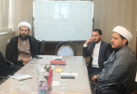 تصاویر/ نشست مدیر گروه‌های جهادی حوزه‌های علمیه کشور با مدیر حوزه علمیه کاشان