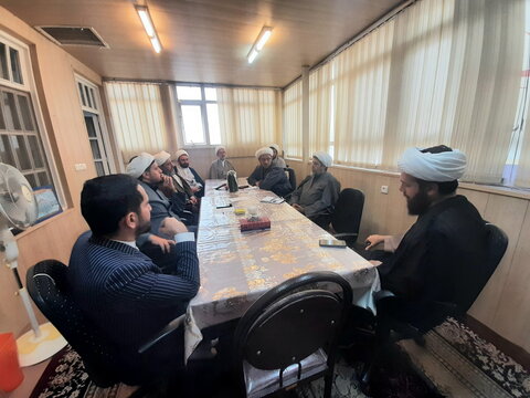تصاویر/ نشست مدیر گروه‌های جهادی حوزه‌های علمیه کشور با مدیر حوزه علمیه کاشان