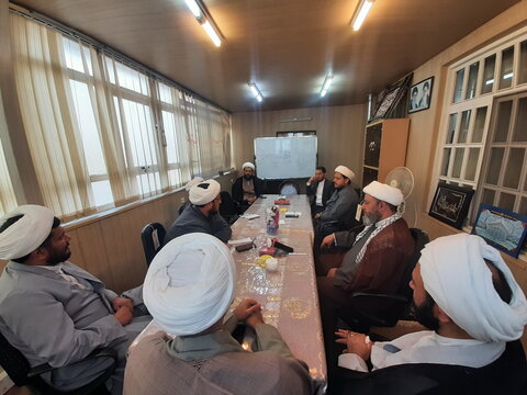 تصاویر/ نشست مدیر گروه‌های جهادی حوزه‌های علمیه کشور با مدیر حوزه علمیه کاشان