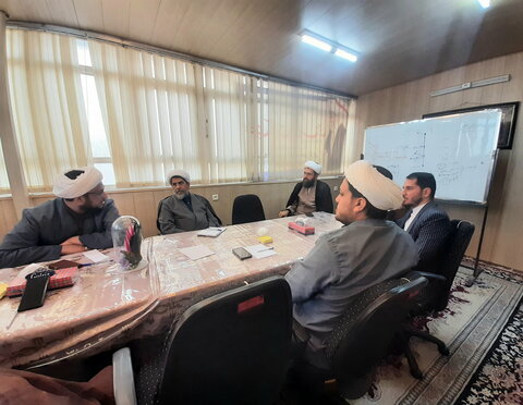 تصاویر/ نشست مدیر گروه‌های جهادی حوزه‌های علمیه کشور با مدیر حوزه علمیه کاشان