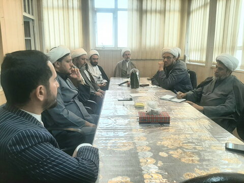 تصاویر/ نشست مدیر گروه‌های جهادی حوزه‌های علمیه کشور با مدیر حوزه علمیه کاشان