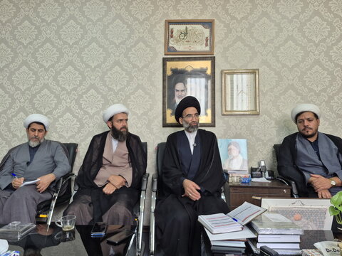 تصاویر/ نشست سرگروه‌های جهادی حوزوی مستقل کاشان با امام جمعه