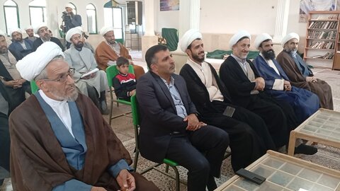 تصاویر/ نشست روحانیون و ائمه جماعات ماهان در مدرسه علمیه ابوالفضل(ع) قناتغستان