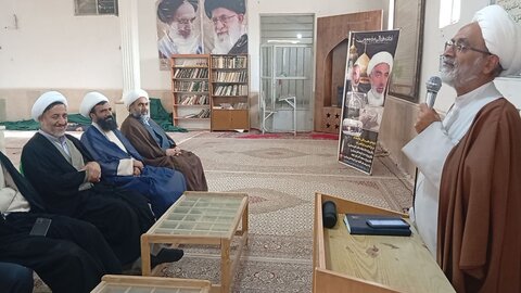 تصاویر/ نشست روحانیون و ائمه جماعات ماهان در مدرسه علمیه ابوالفضل(ع) قناتغستان