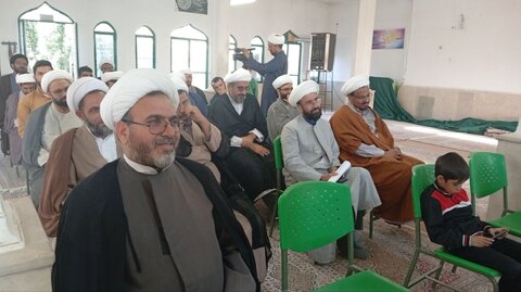 تصاویر/ نشست روحانیون و ائمه جماعات ماهان در مدرسه علمیه ابوالفضل(ع) قناتغستان