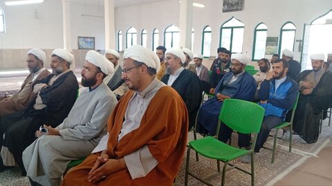 تصاویر/ نشست روحانیون و ائمه جماعات ماهان در مدرسه علمیه ابوالفضل(ع) قناتغستان