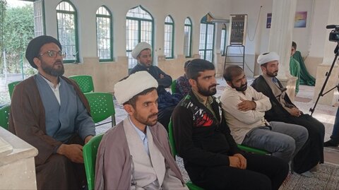 تصاویر/ نشست روحانیون و ائمه جماعات ماهان در مدرسه علمیه ابوالفضل(ع) قناتغستان