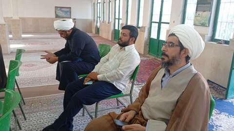 تصاویر/ نشست روحانیون و ائمه جماعات ماهان در مدرسه علمیه ابوالفضل(ع) قناتغستان