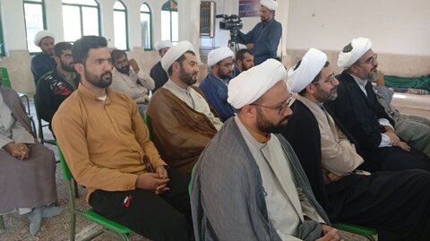 تصاویر/ نشست روحانیون و ائمه جماعات ماهان در مدرسه علمیه ابوالفضل(ع) قناتغستان