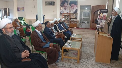 تصاویر/ نشست روحانیون و ائمه جماعات ماهان در مدرسه علمیه ابوالفضل(ع) قناتغستان