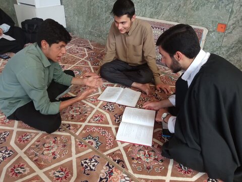 تصاویر/ گروه‌های مباحثه طلاب مدرسه مدینة‌العلم کاظمیه