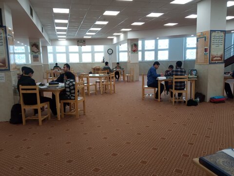 تصاویر/ گروه‌های مباحثه طلاب مدرسه مدینة‌العلم کاظمیه