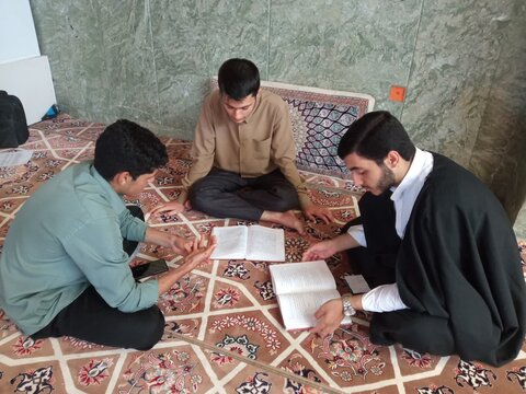 تصاویر/ گروه‌های مباحثه طلاب مدرسه مدینة‌العلم کاظمیه