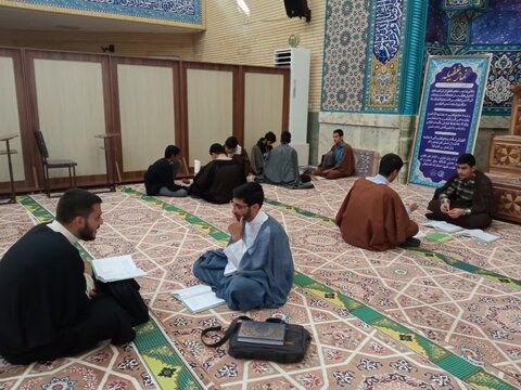 تصاویر/ گروه‌های مباحثه طلاب مدرسه مدینة‌العلم کاظمیه
