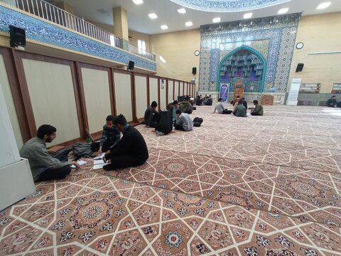 تصاویر/ گروه‌های مباحثه طلاب مدرسه مدینة‌العلم کاظمیه