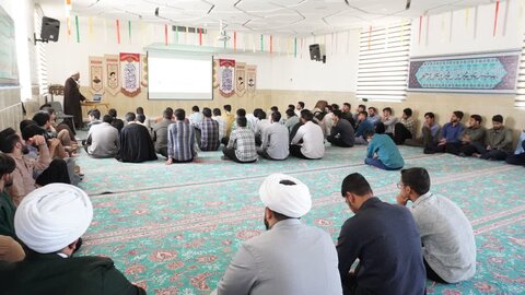 تصاویر/ برگزاری جلسه اخلاقی در مدرسه علمیه اردکان