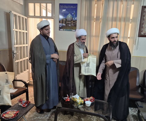 تصاویر/ نشست سرگروه‌های جهادی مدارس علمیه کاشان با مدیر گروه‌‌های جهادی حوزه علمیه کشور