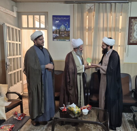 تصاویر/ نشست سرگروه‌های جهادی مدارس علمیه کاشان با مدیر گروه‌‌های جهادی حوزه علمیه کشور