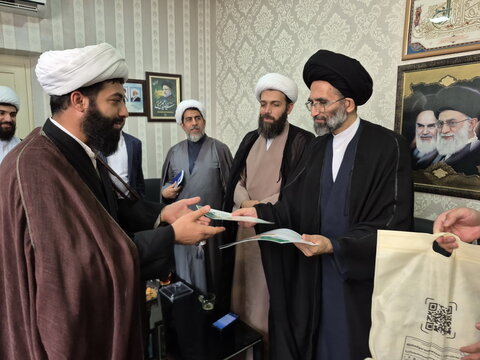 تصاویر/ اعطای احکام مجوز فعالیت جهادگران حوزوی سرگروه‌های جهادی وابسته به مدارس علمیه کاشان