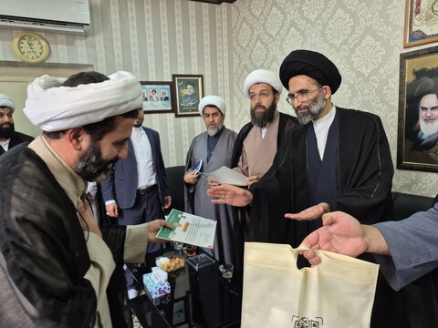 تصاویر/ اعطای احکام مجوز فعالیت جهادگران حوزوی سرگروه‌های جهادی وابسته به مدارس علمیه کاشان