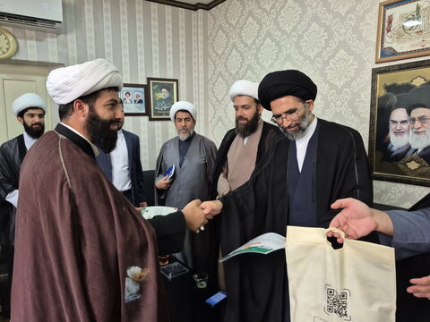 تصاویر/ اعطای احکام مجوز فعالیت جهادگران حوزوی سرگروه‌های جهادی وابسته به مدارس علمیه کاشان