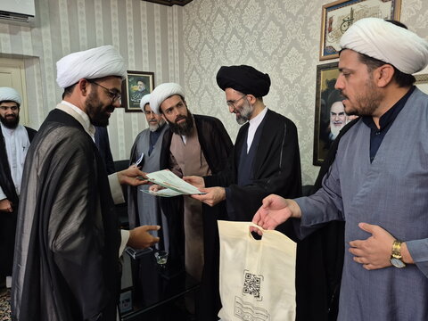 تصاویر/ اعطای احکام مجوز فعالیت جهادگران حوزوی سرگروه‌های جهادی وابسته به مدارس علمیه کاشان