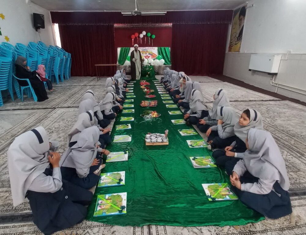 فیلم | حضور مدیر مدرسه علمیه امام موسی کاظم(ع) برزک در جشن قرآنی