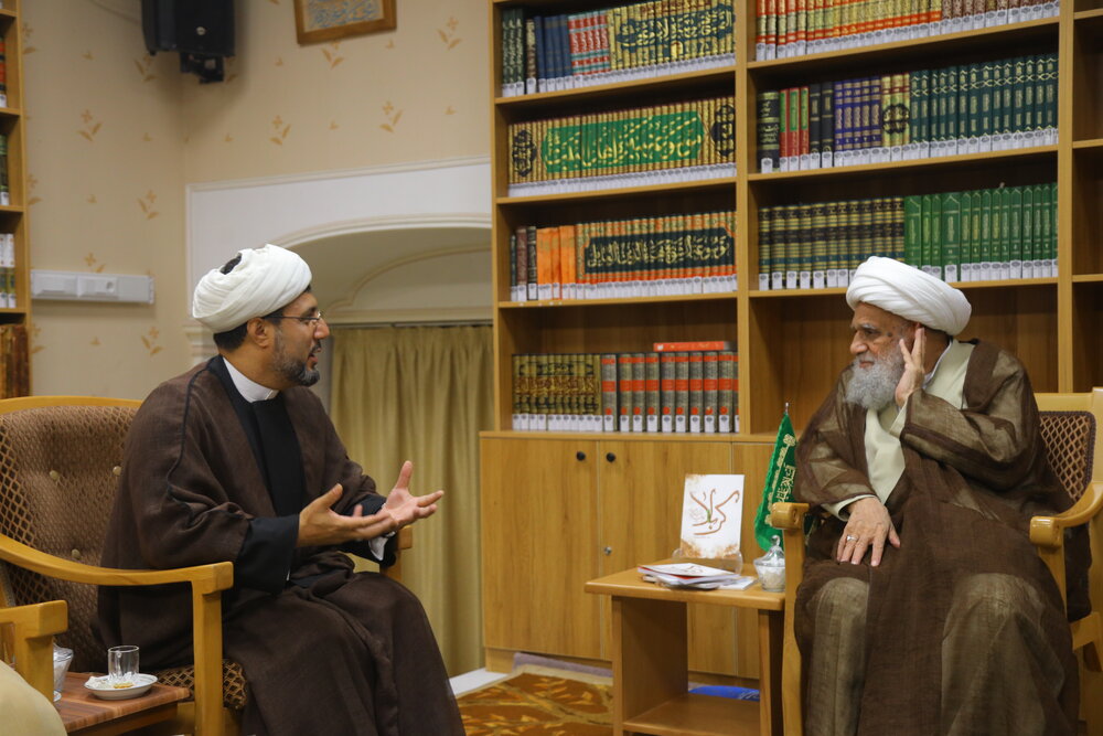دیدار عوامل تولید کتاب «کربلا علیه‌السلام» با آیت‌الله کریمی جهرمی