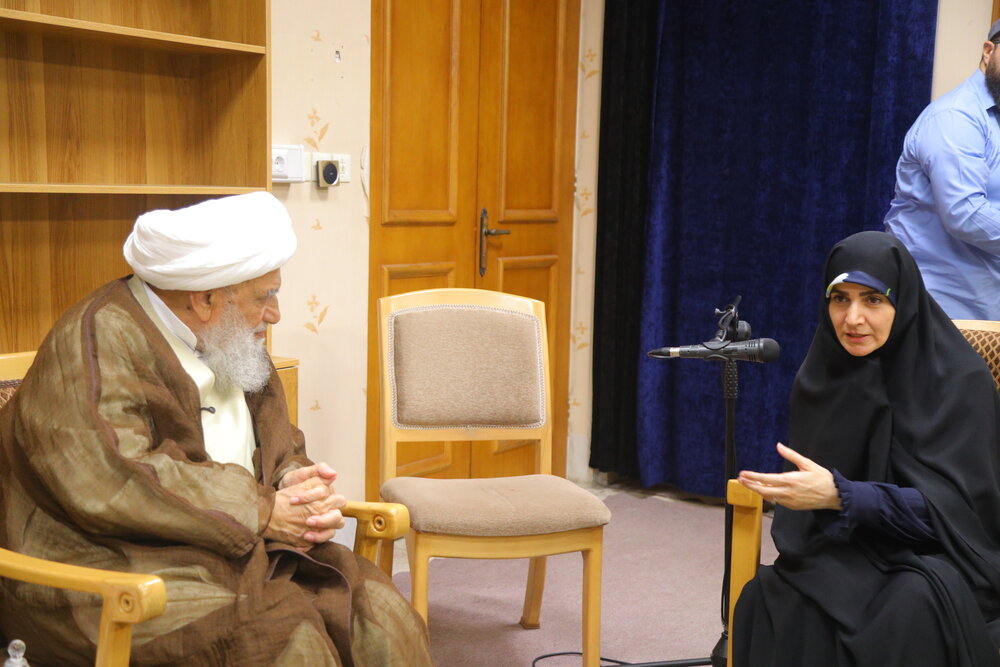 دیدار عوامل تولید کتاب «کربلا علیه‌السلام» با آیت‌الله کریمی جهرمی