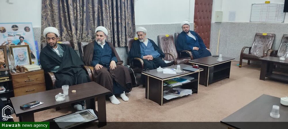 جوان امروز عطش فهم دارد نه شعار